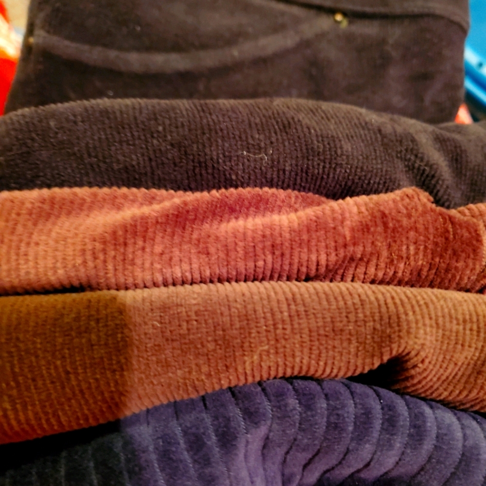 4 sets of warm leggings.